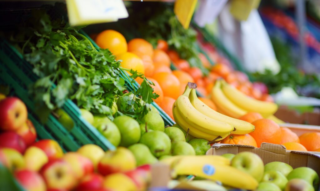 نظام غذائي صحي اسبوعي - الفواكه والخضروات الطازجة الملونة