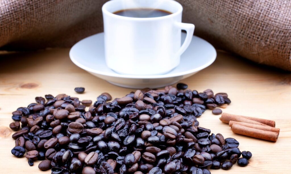 طريقة عمل القهوة لحرق الدهون - يعمل الكافيين على زيادة معدل الأيض في الجسم